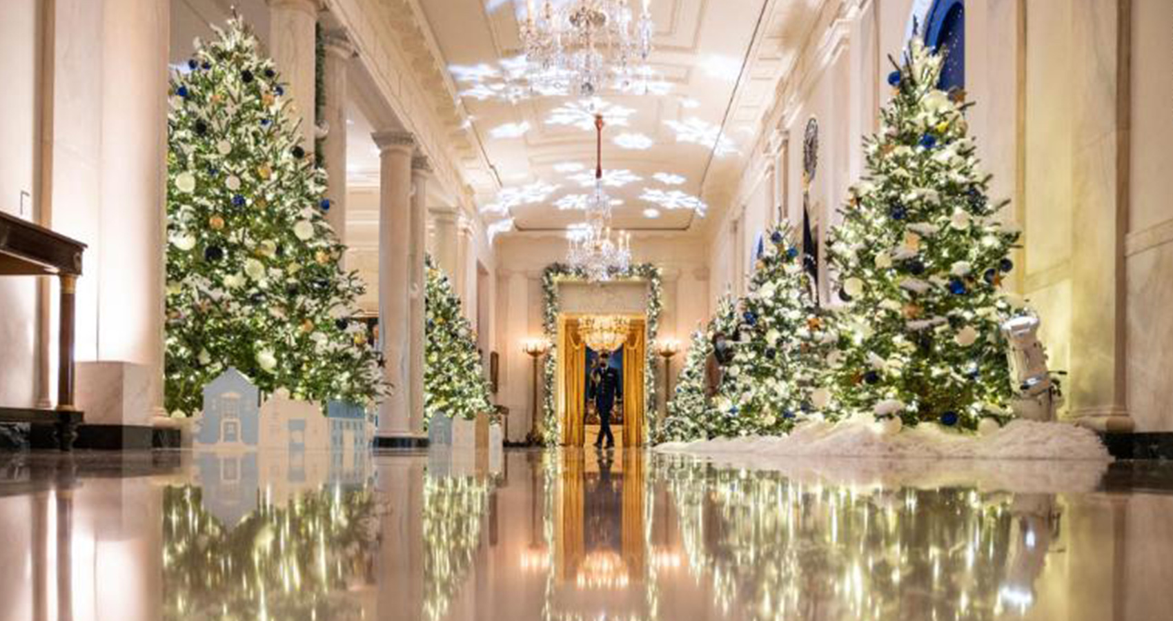 Bidens Showcase First White House Christmas Decorations