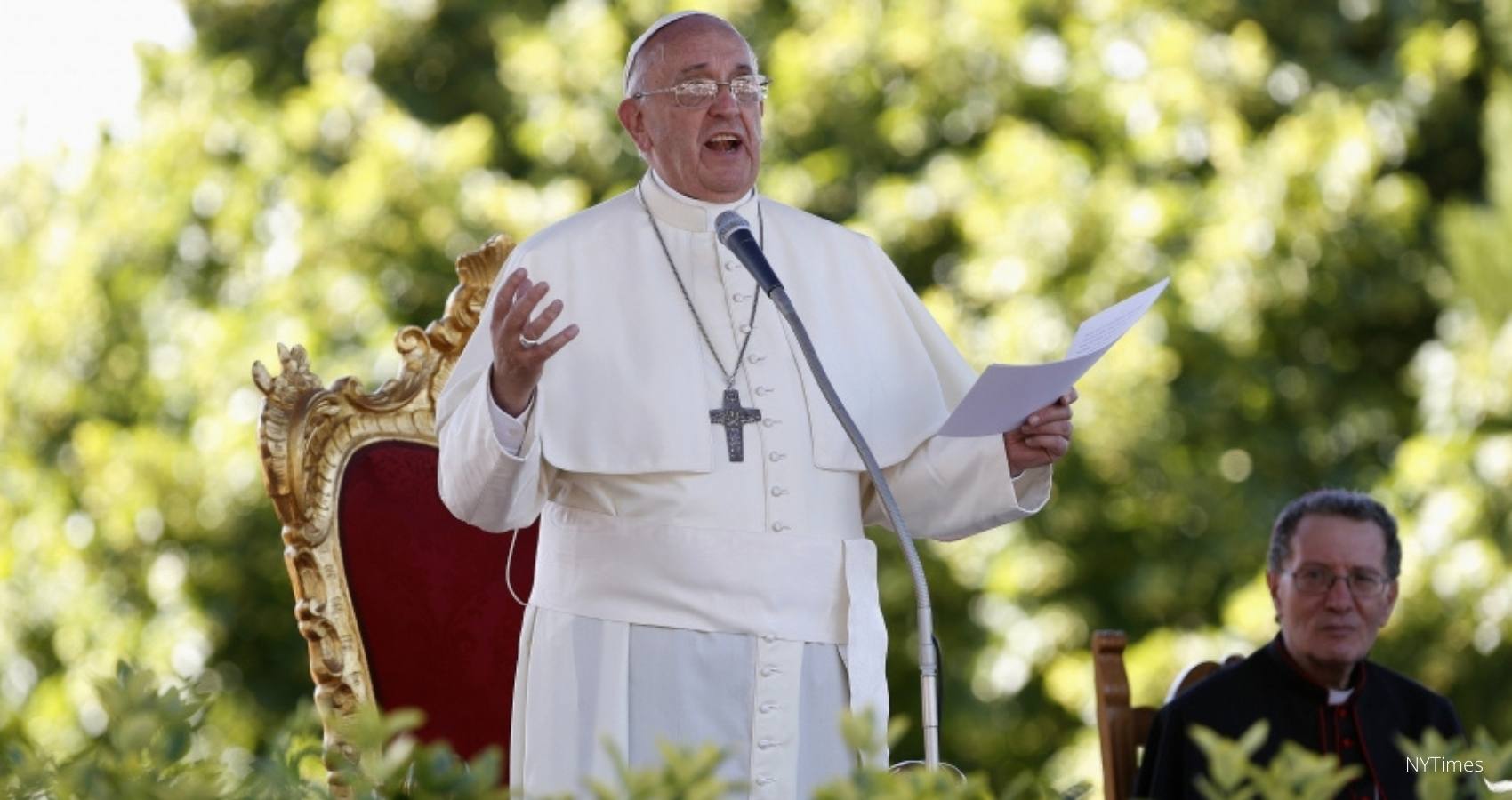 Pope Francis Urges International Cooperation For Saving The Earth