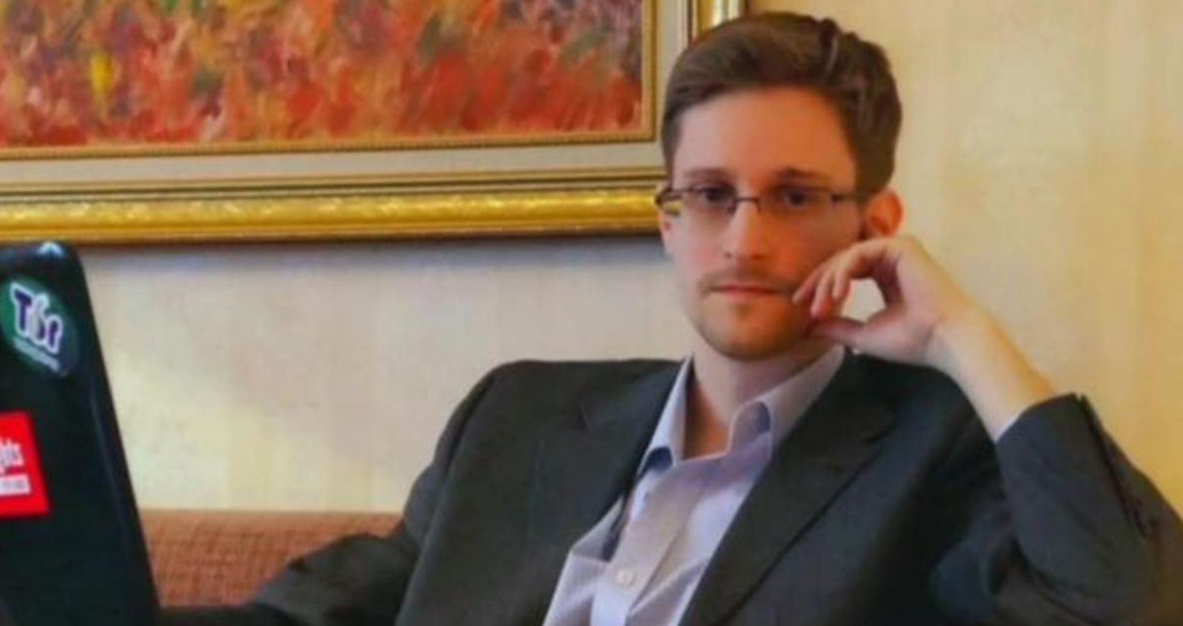 Putin Grants Edward Snowden Citizenship