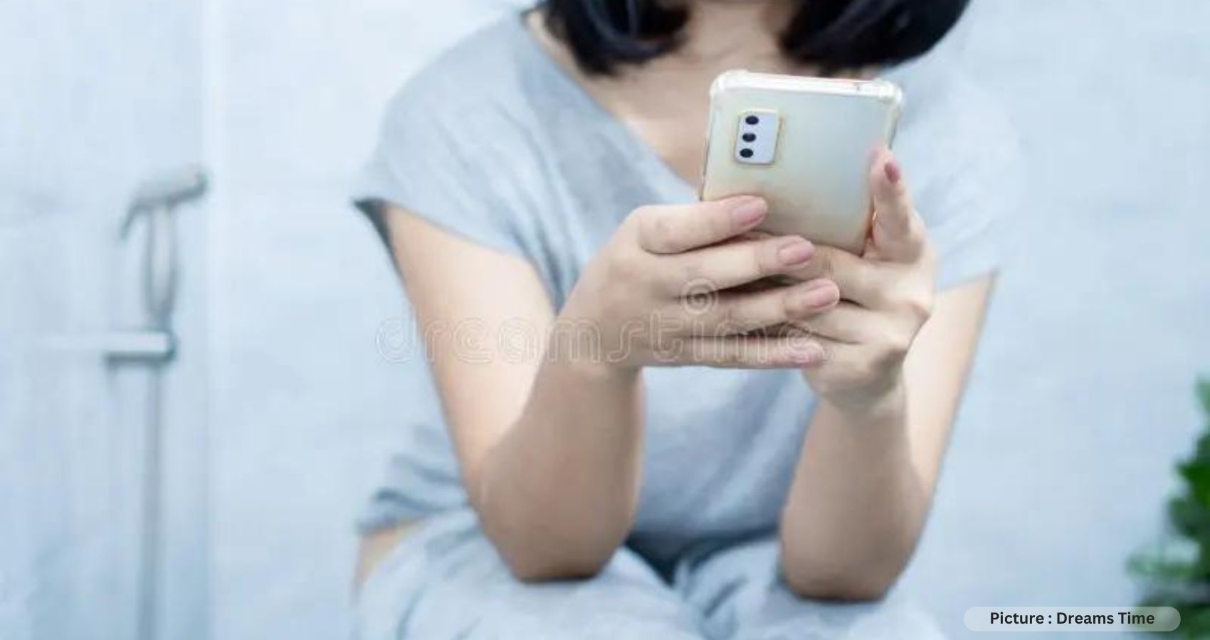Using Smartphone In Toilet? Avoid It Or You Will End Up In Hospital, Says Study