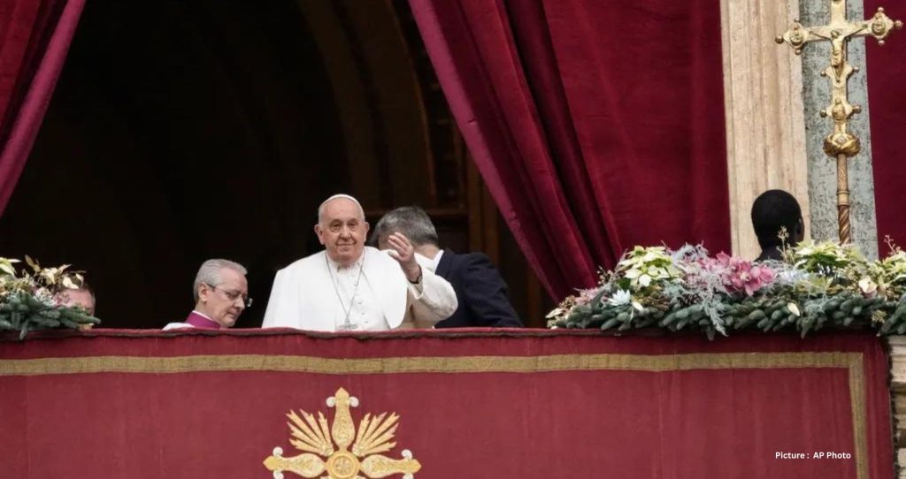 Pope Francis Urges Global Peace and Criticizes Weapons Industry in Christmas Day Address