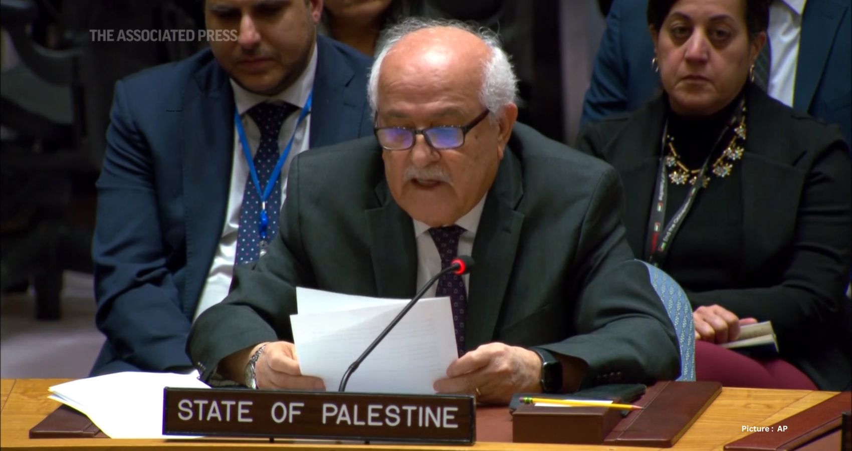 Featured & Cover UN approves watered down resolution on aid to Gaza without call for suspension of hostilities
