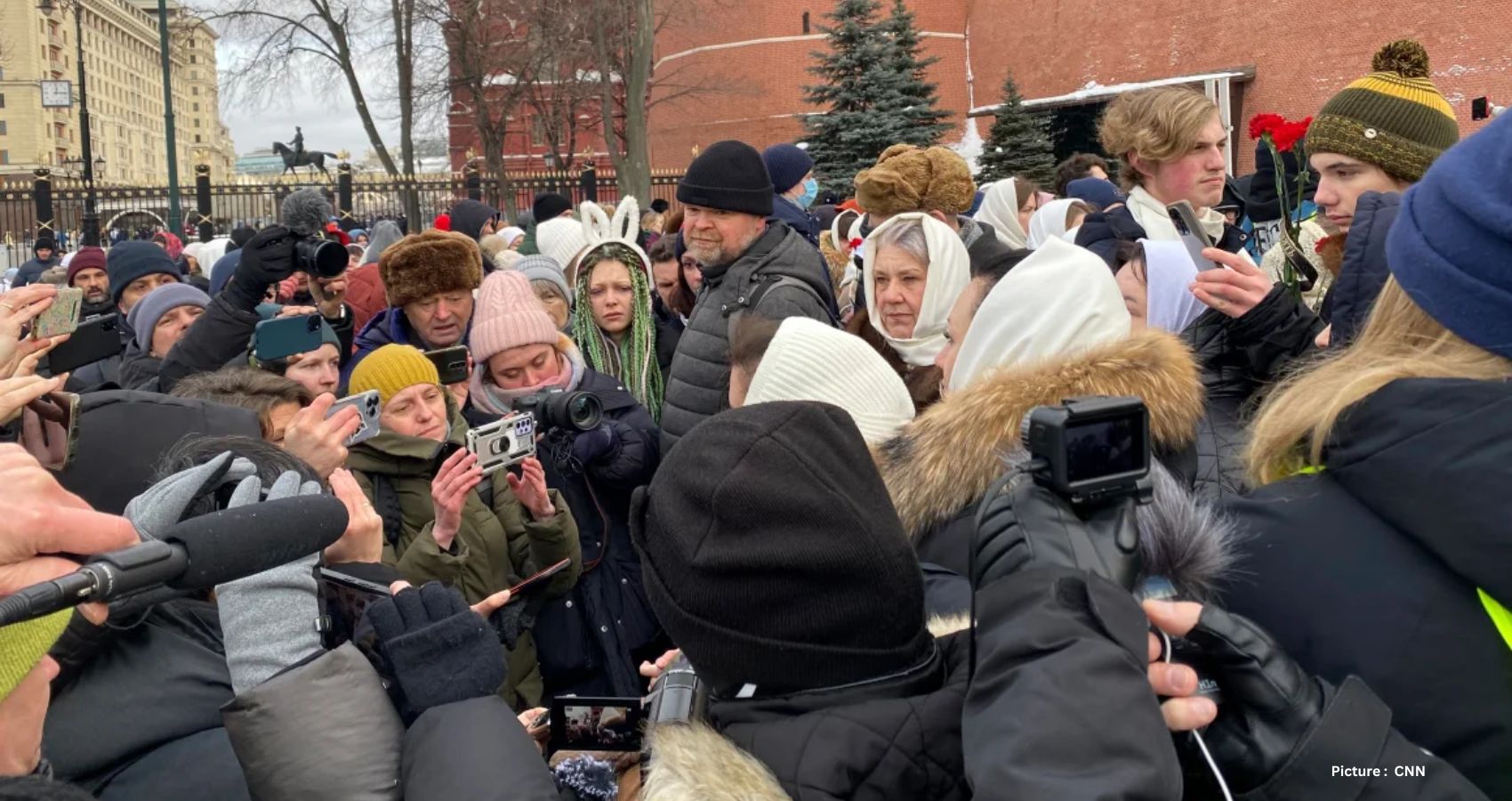 Journalists and Activists Detained in Moscow Crackdown Amidst Protest for Ukraine War Returnees