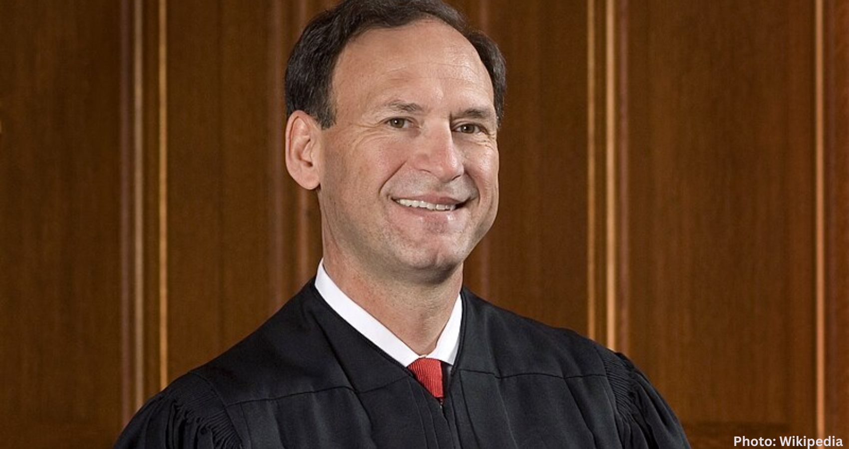 Feature and Cover Senate Democrats Question Justice Alito's Impartiality Over Upside Down Flag Incident