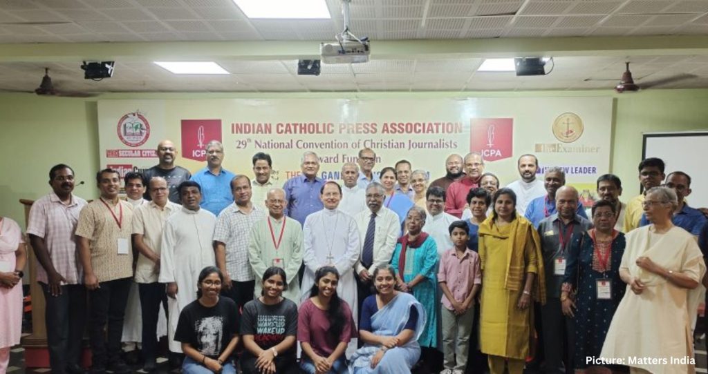 Featured & Cover A Bust Of Mahatma Gandhi Unveiled At The Iconic Seattle Center (1)