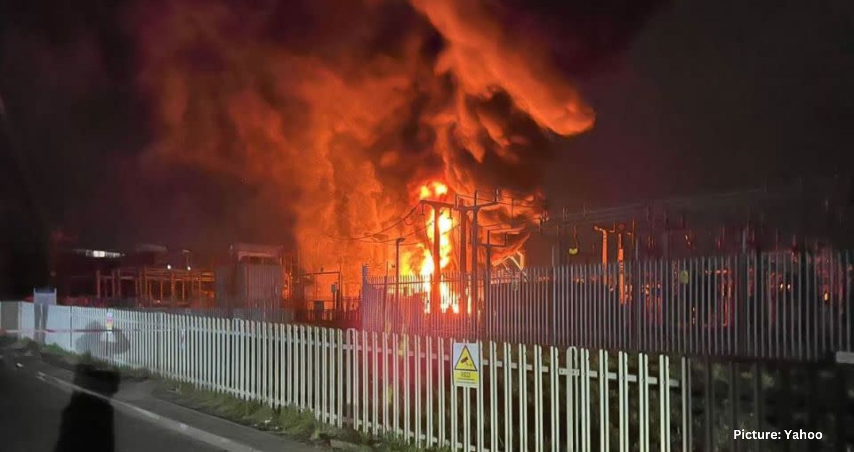 Featured & Cover Heathrow Airport Faces Shutdown After Fire at Electrical Substation Power Restoration Underway
