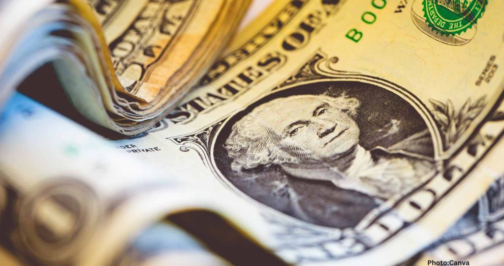 Economists Warn of Potential Summer Slowdown as Consumer Sentiment Sours