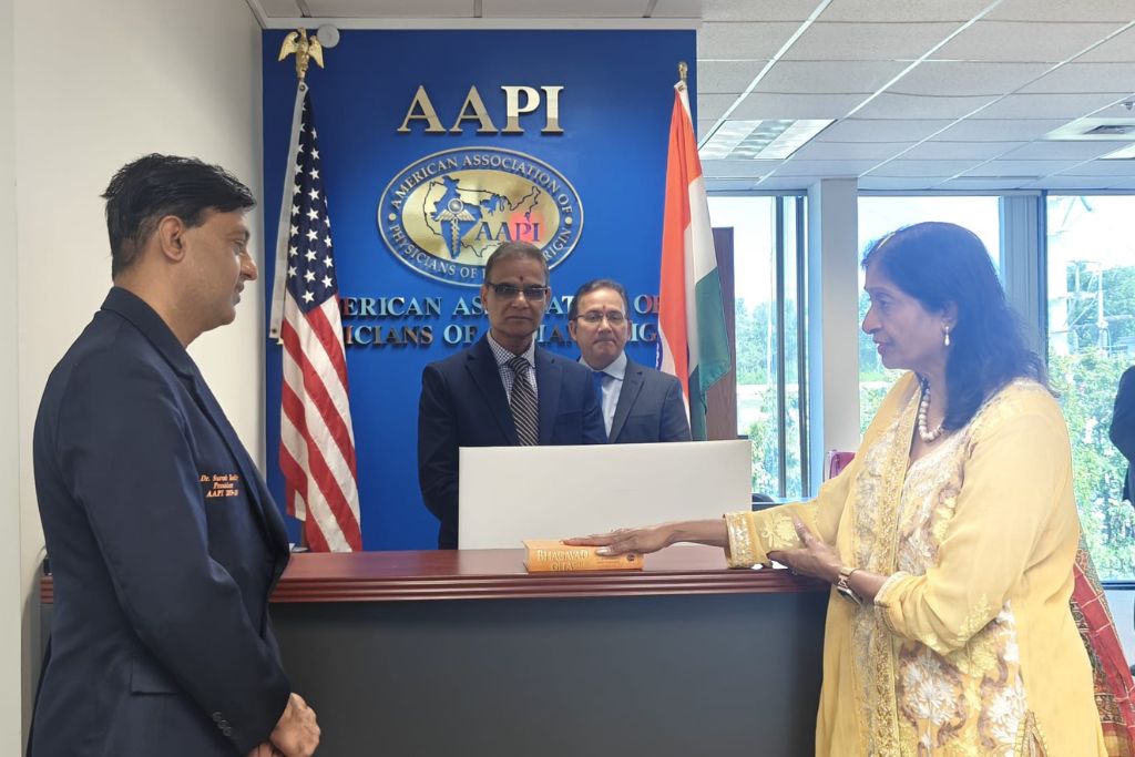1 Dr Amit Chakrabarty & Dr Hetal Gor Formally Assume Charge as President & BOT Chairperson AAPI
