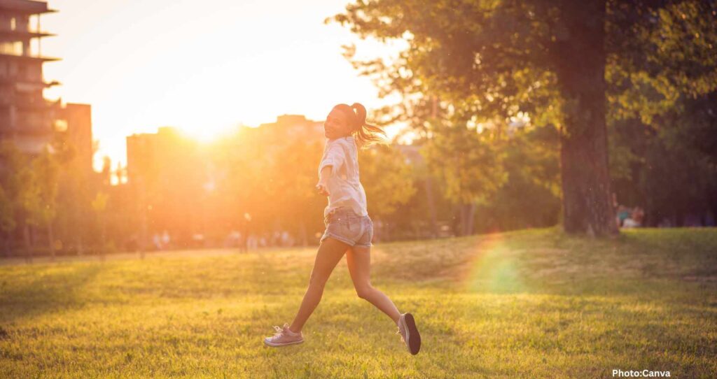 Feature and Cover Evening Habits of Happier People According to Psychology