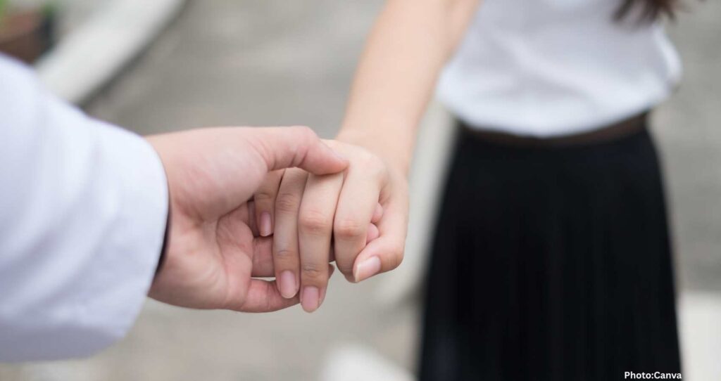 Feature and Cover Psychology 7 Behaviors Indicating a Happy Relationship Partner