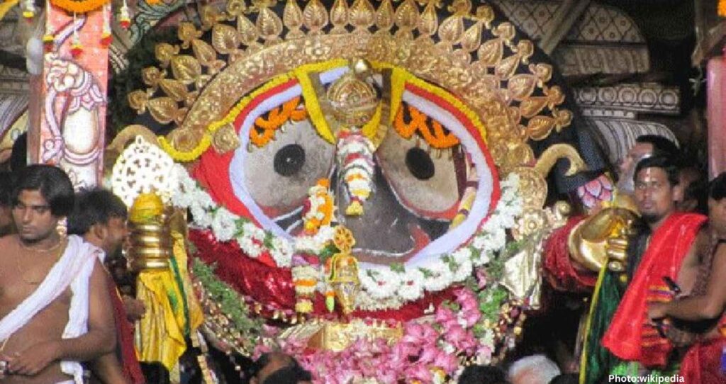 Religious Devotion Surrounds Puri for Lord Jagannath’s Suna Besha Event
