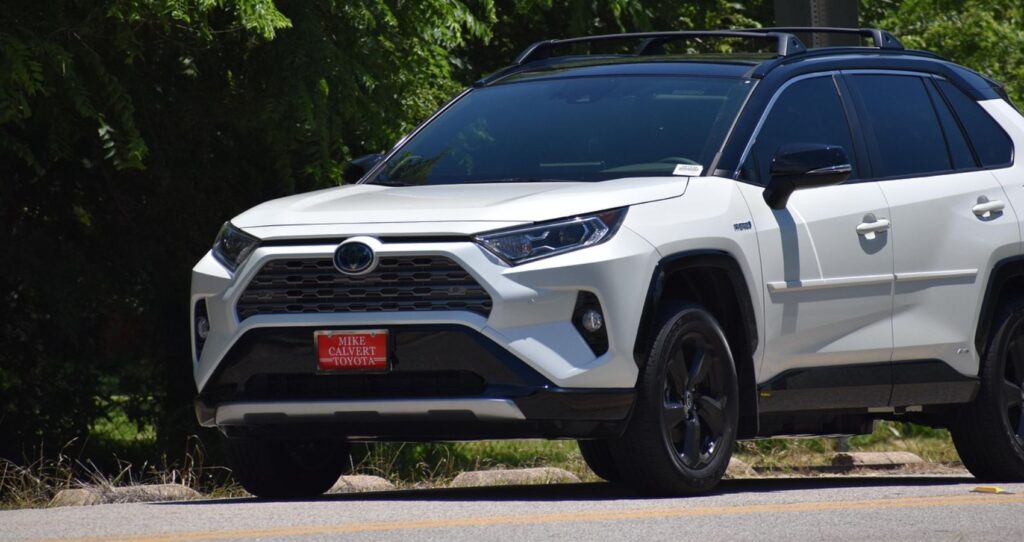 Gas Vehicle Surpasses EV Leader as Best-Selling Car Worldwide