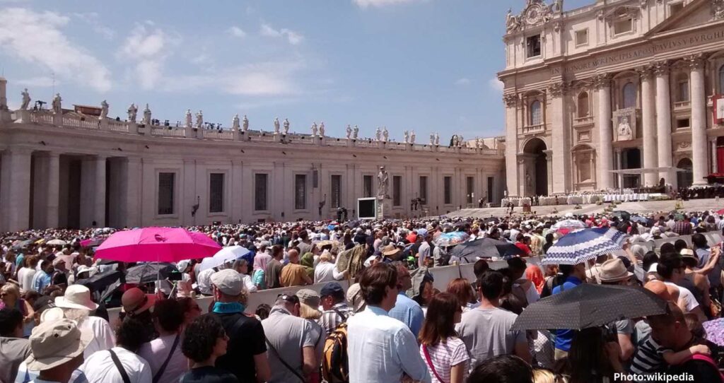 Top 10 Crowded Tourist Destinations Worldwide in 2025
