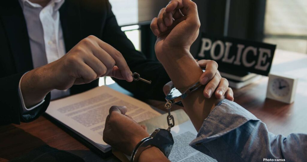 Feature and Cover Billionaire Larry Ellison Plans to Donate 95% of His Wealth (2)