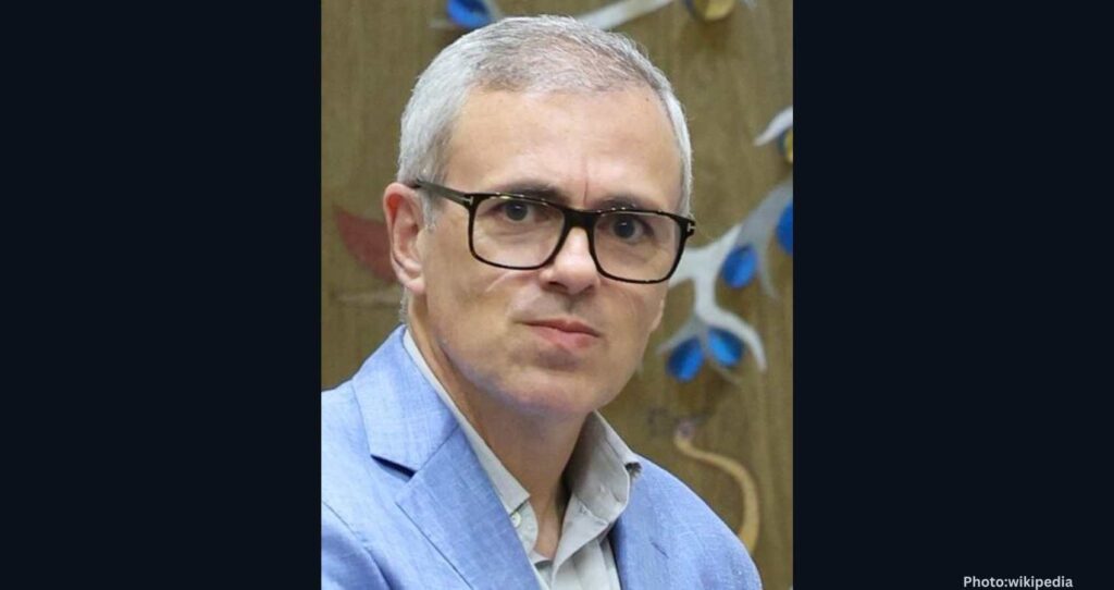 Feature and Cover CM Omar Abdullah Honors Soldiers Killed in Kulgam Encounter