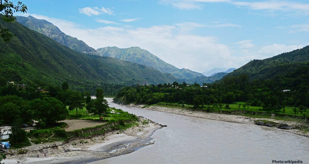 Sutlej River Breach Floods Farmland in Ludhiana, Threatens 15 Villages