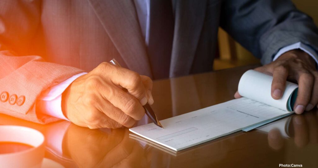 Feature and Cover More Lawmakers Reject Paychecks Amid Ongoing Government Shutdown