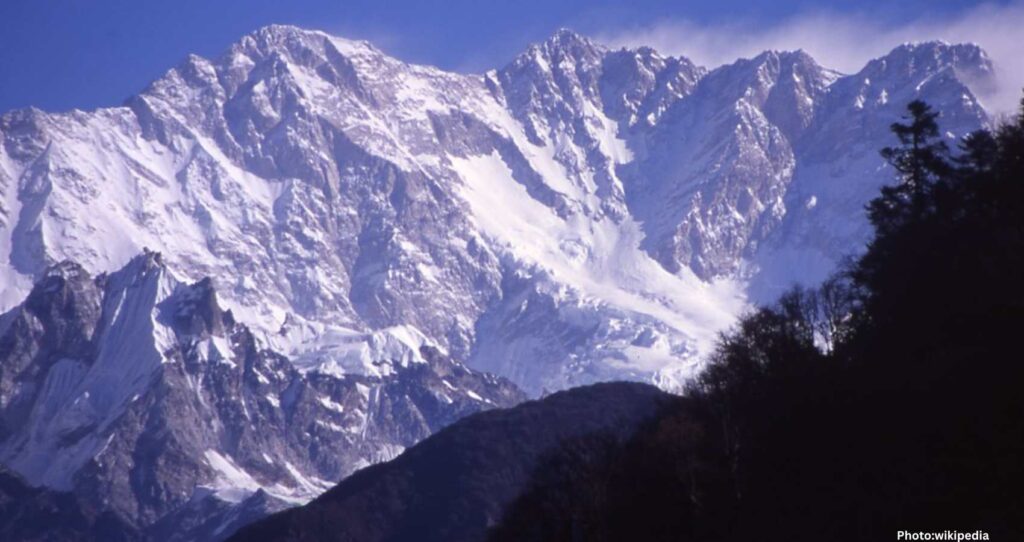 Avalanche on Mount Yalung Ri Claims Lives of Seven Climbers