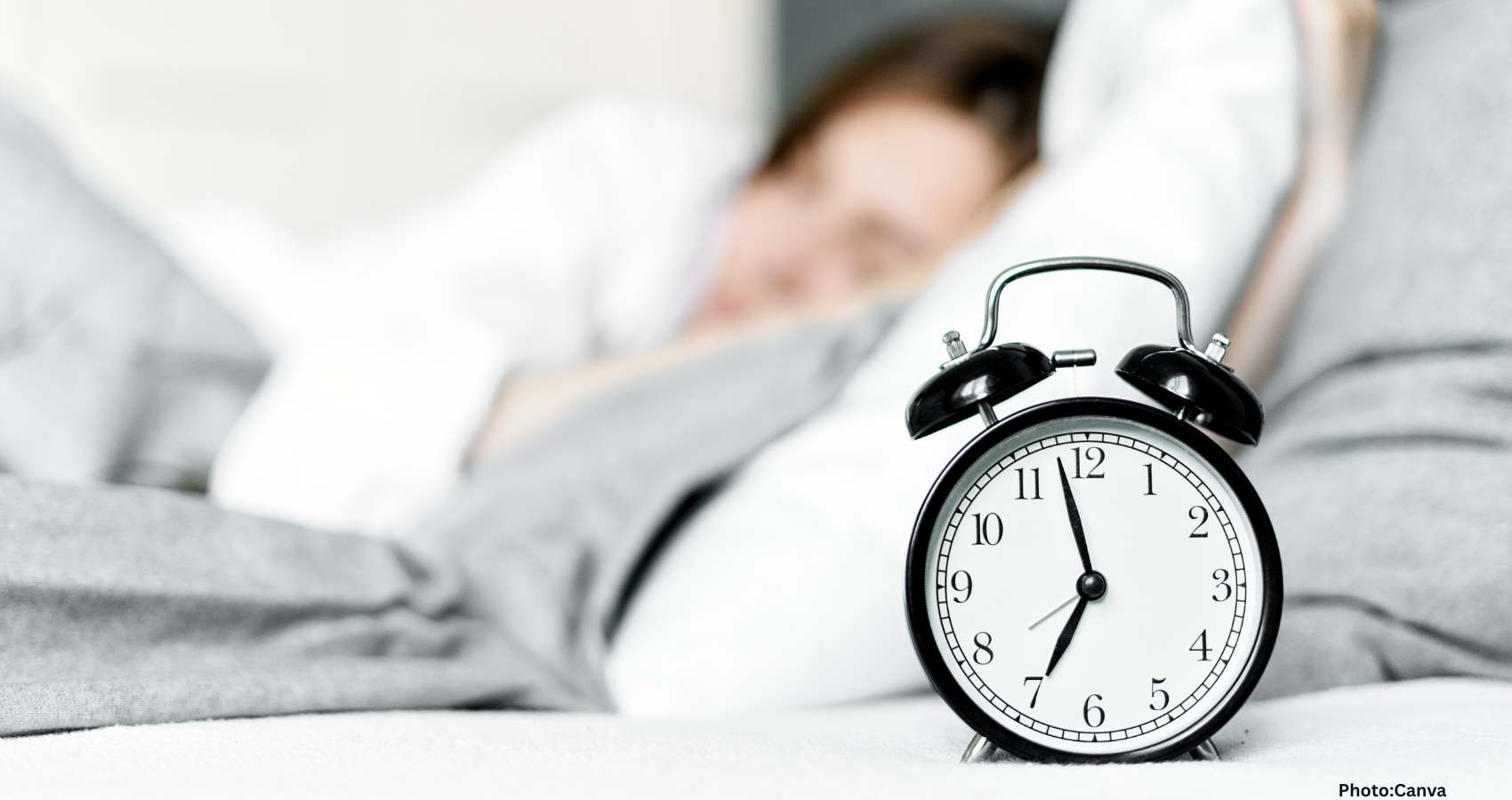 Harvard Professor Questions the 8-Hour Sleep Myth and Its Validity