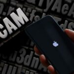 Featured & Cover New Scam Targets iPhone Owners Tricks Them into Giving Phones Away