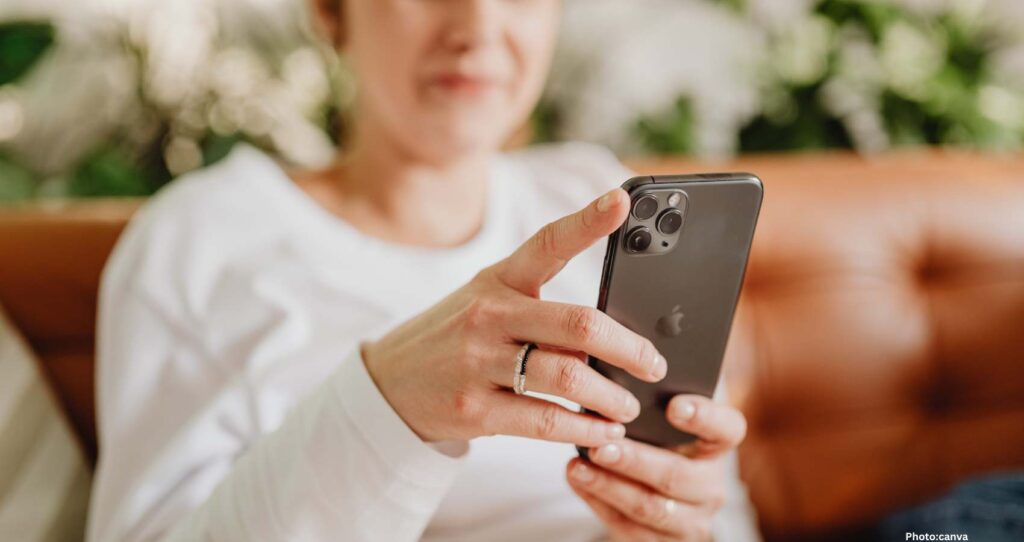 Feature and Cover 'Cellphone Health Risks Under Investigation in New Government Study