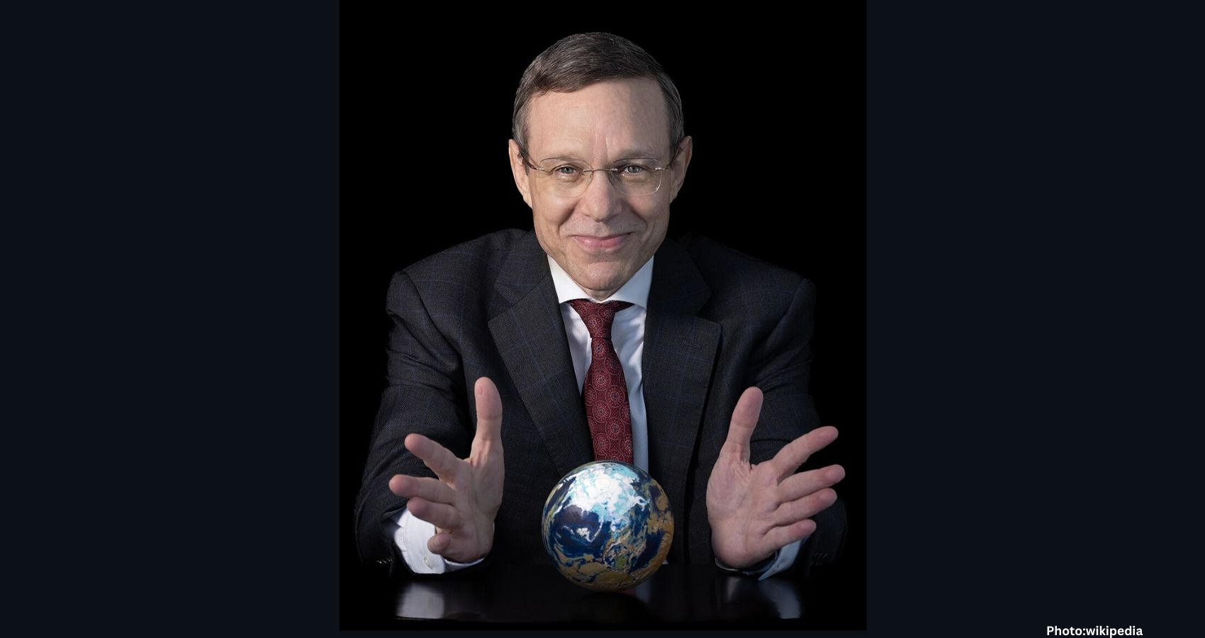 Feature and Cover Harvard Physicist Suggests Interstellar Object May Be Alien Probe