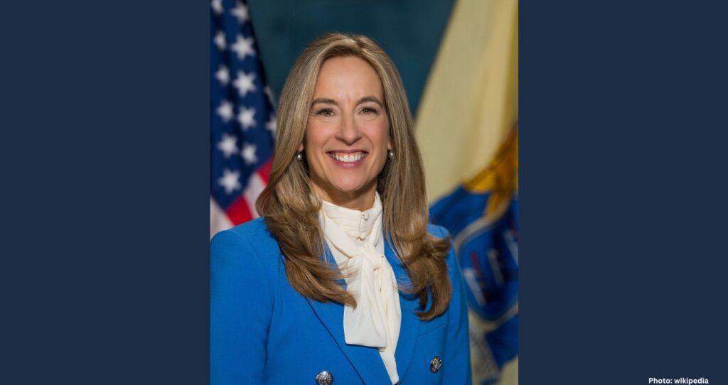 White House Criticizes Governor for Encouraging Tracking of ICE Agents