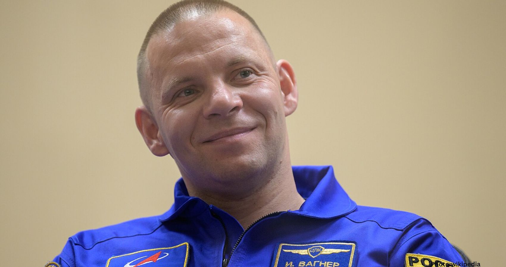 Featured & Cover ISS Crew Member Plays Prank as SpaceX Team Arrives