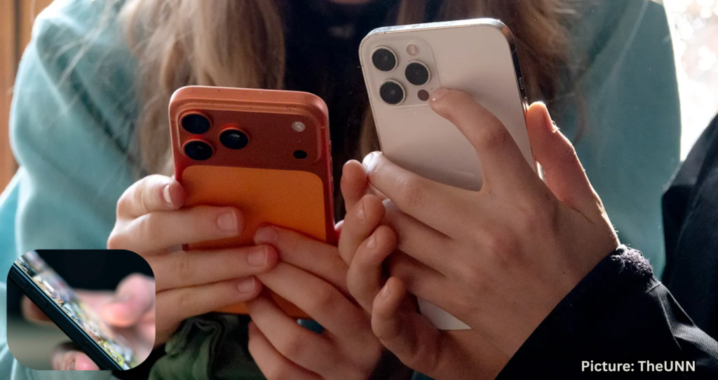 iPhone and Samsung Flashlight Features: Tips and Tricks to Enhance Use