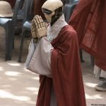 Photo Humanoid Robot 'Gabi' Ordained as Buddhist Monk in Unique Ceremony