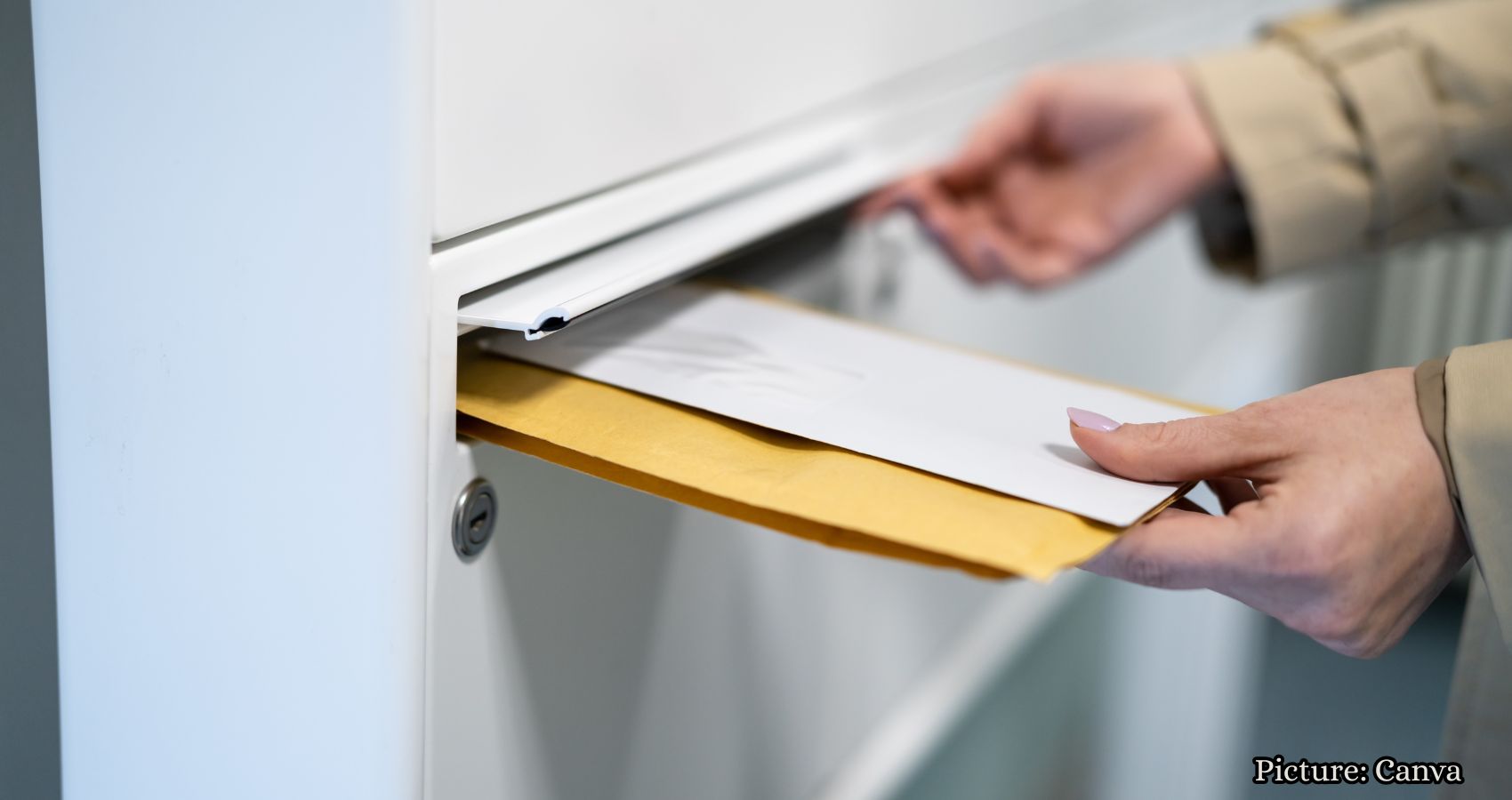 Featured & Cover Empty Envelopes in Mailbox Avoid Scanning That Code