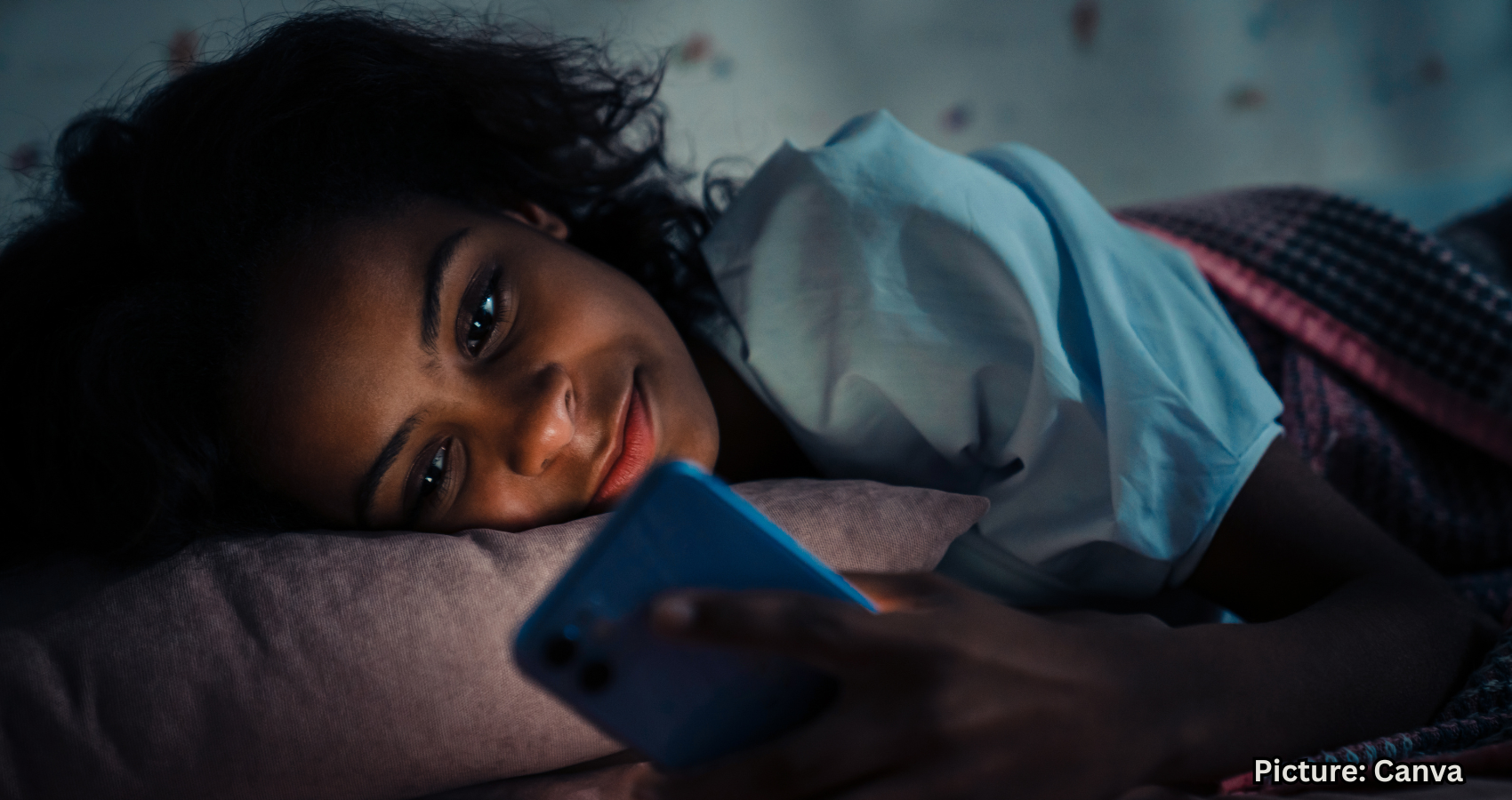 Featured & Cover Study Finds Smartphone Use Before Bedtime Increases Late Night Usage in Teens